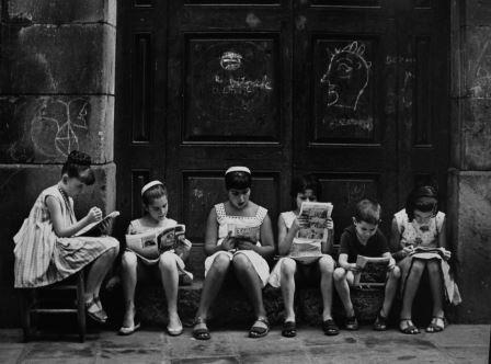 ©Eugeni Forcano. Pasión por la lectura, 1962. ©Eugeni Forcano. Pasión por la lectura, 1962.