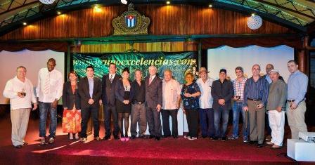 El Presidente del Grupo Excelencias, Sr. José Carlos de Santiago, con las personalidades que obtuvieron los Premios Excelencias Cuba 2014 