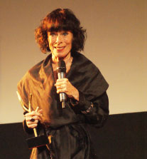 Geraldine Chaplin vino a La Habana para recibir el Coral por la mejor actuación femenina en Dólares de arena, en competencia en la edición 36 del Festival. En esta ocasión presidió el Jurado de Ficción.