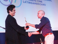 El actor, director y productor Benicio del Toro entregó muchos de los premios de la noche de clausura de la 37 edición del Festival Internacional del Nuevo Cine Latinoamericano.