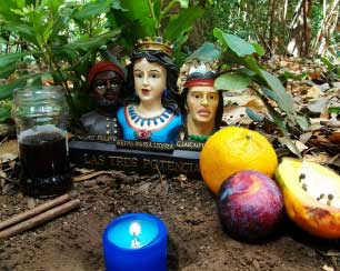 The three powers: Reina Maria Lionza, Negro Felipe and Guaicaipuro Cacique