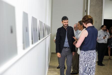 Andrés Ramírez Gaviria al momento de la inauguración de su exposición en el Museo de Arte Moderno