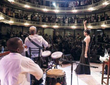 Muy ovacionada la cantante Ivette Cepeda en el teatro La Caridad, de Santa Clara.