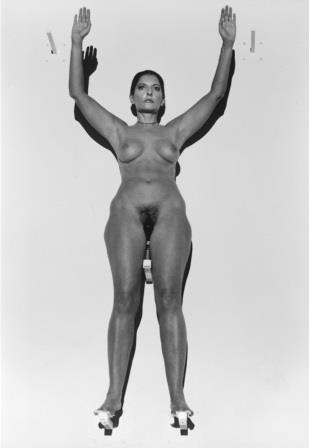 Angelika Platen, Marina Abramovic Im Stand an der Wand, 1999, Silbergelatine Angelika Platen, Marina Abramovic Im Stand an der Wand, 1999, Silbergelatine