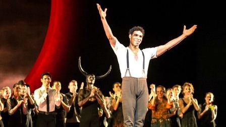 Acosta seguirá conmoviendo como bailarín en obras contemporáneas. 