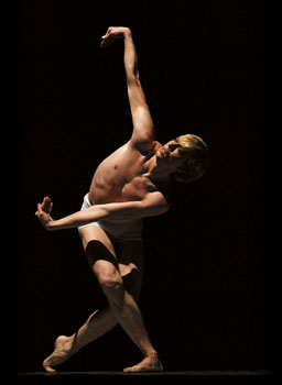 Vladimir Malakhov en una de sus presentaciones en el Festival Internacional de Ballet de La Habana. Foto: Raúl Pupo