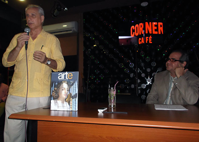 Sr. José Carlos de Santiago, Presidente del Grupo Excelencias y Alexis Triana, Editor Ejecutico de la revista Arte por Excelencias 