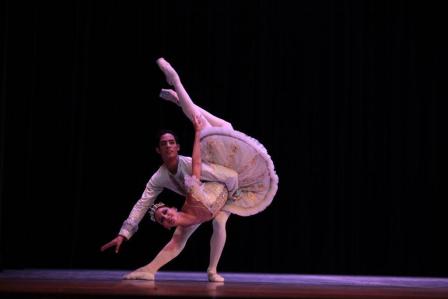 LA BELLA DURMIENTE (Sadaise Arencibia y Raúl Abreu) foto Nancy Reyes