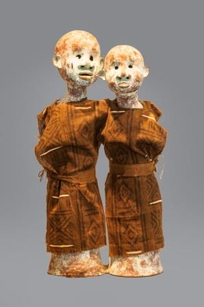 "Les amis" - Boukaré BONKOUNGOU - 2015 - 50cm Alt x 25cm A x 12cm P - Bronce y madera  recuperada