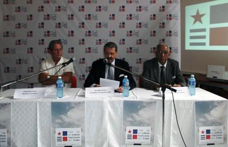 De izq. a derecha: Alfredo Ruiz Roche, Jean-Mari Bruno, Eduardo Torres Cuevas
