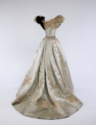 Ball Gown, Jean-Philippe Worth for House of Worth,1898;  © The Metropolitan Museum of Art, Photo by Anna-Marie Kellen.