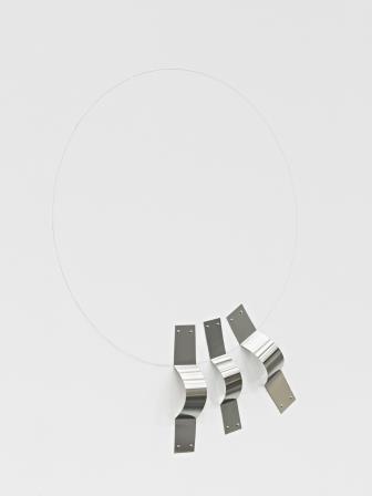  ?SUSANA SOLANO. Mueca, nº 2, 2016. 106 x 80,60 cms. Acero inoxidable y lápiz.