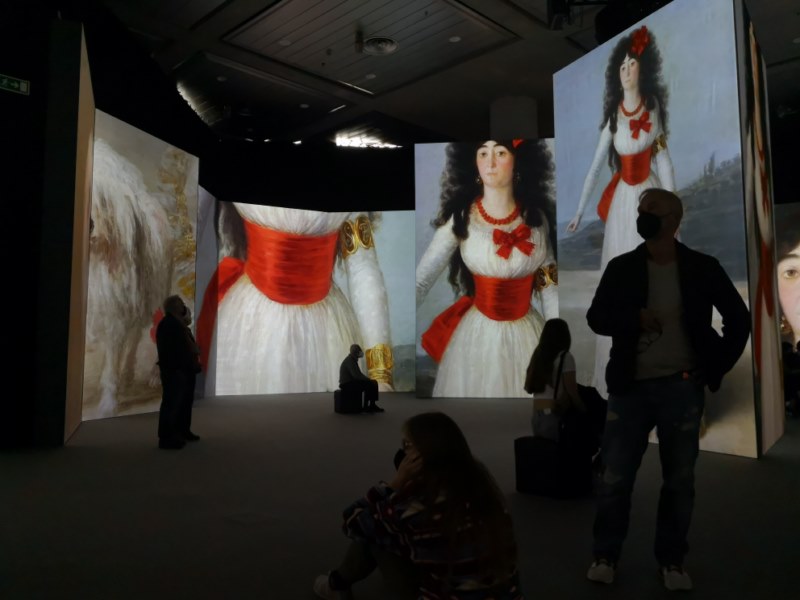 #INGOYA Muestra de obras del artista en pantallas gigantes 