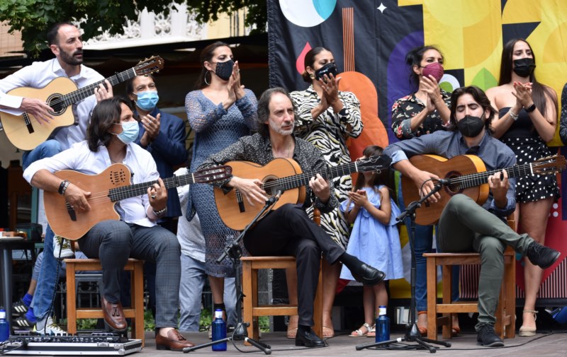 Guitarristas interpretan flamenco 