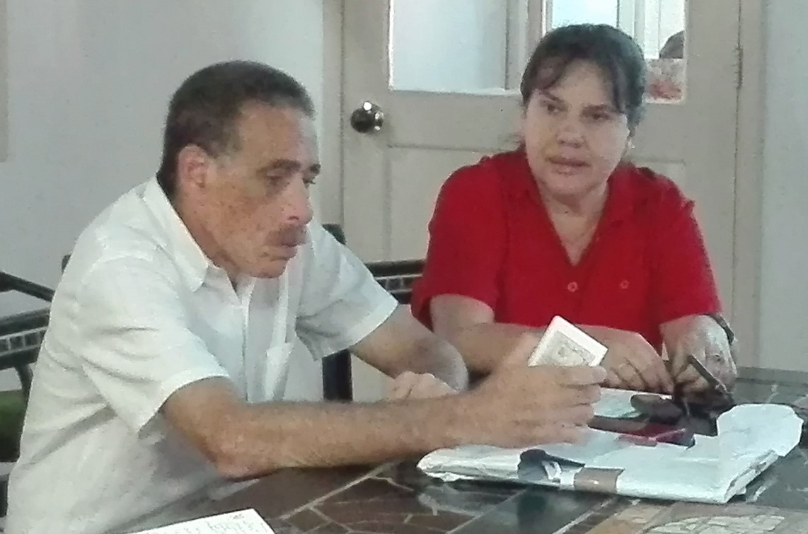 Jorge Alfonso y Margarita González en conferencia de prensa