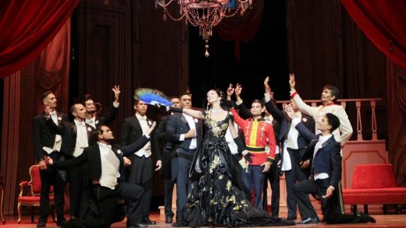 Presentación de La viuda alegre por el Teatro Lírico Rodrigo Prats de Holguín