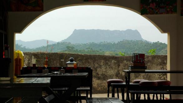 El Yunque desde el Hotel Castillo. La elevación vista desde un restaurant 