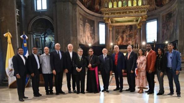 Autoridades dominicanas y de Ciudad Vaticano en inauguración de la expo