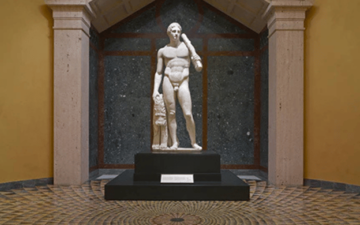 el significado del desnudo en la escultura griega