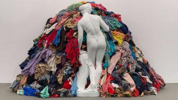 Michelangelo Pistoletto, Venere degli stracci (Venus de los harapos), 1967, hormigón, harapos, 190 x 240 x 140 cm, cortesía: el artista y GALLERIA CONTINUA, Fotógrafo: Oak Taylor-Smith.