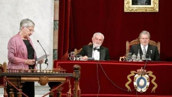 La nueva académica durante la lectura de su discurso - EFE