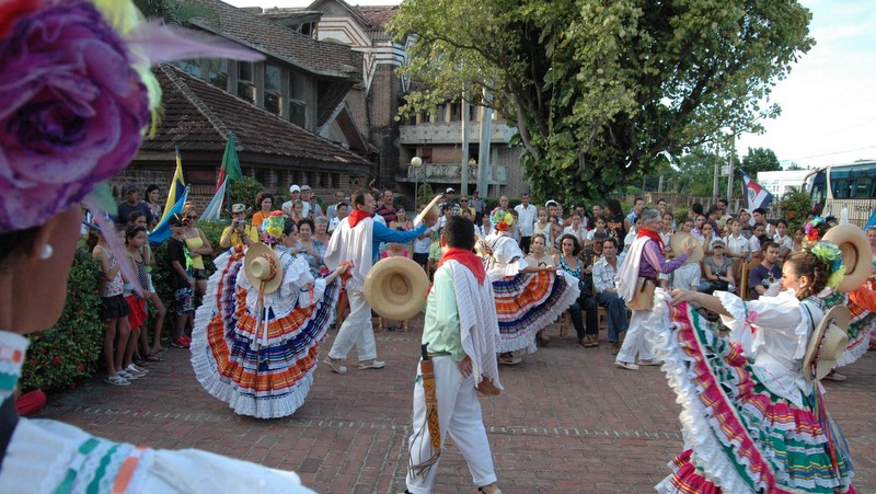 Fiesta de la Cultura Iberoamericana. Medio siglo por los nuevos pueblos