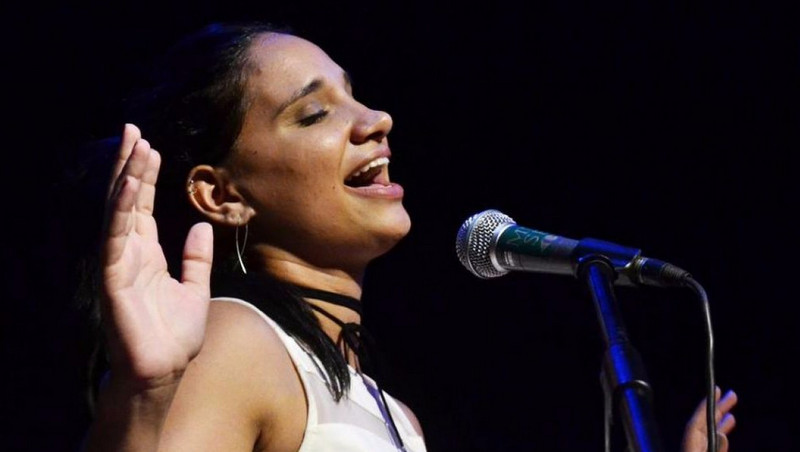 Annie Garcés: "Para mí lo más cómodo es cantar un tema de la trova  tradicional"