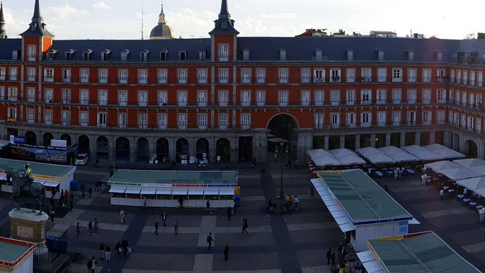 Plaza Mayor de Madrid se colma de libros 