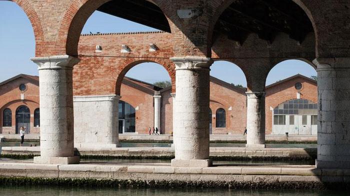 Mundos mágicos en la Bienal de Arte de Venecia
