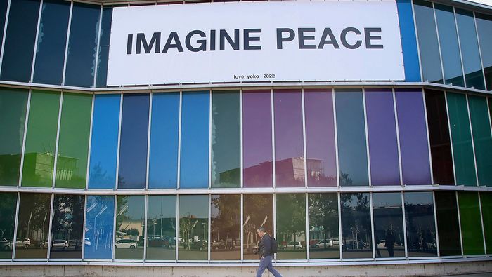 Yoko Ono clama por la paz desde el arte