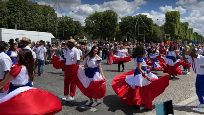Cultura dominicana hace escala en carnaval parisino