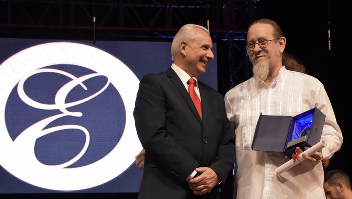 Premios Excelencias Cuba: Edesio Alejandro y las múltiples razones para felicitarlo 