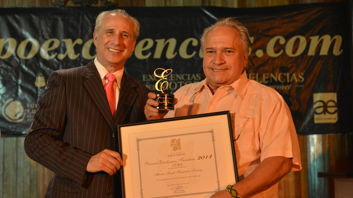 Premios Excelencias Cuba: Frank Fernández de cumpleaños 