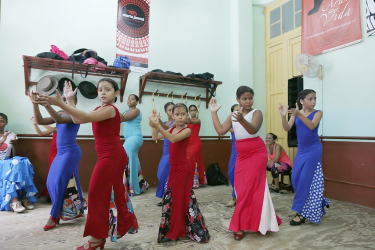 Un Verano A Compas Flamenco Arte Por Excelencias Stream tracks and playlists from flamenco a compas on your desktop or mobile device. un verano a compas flamenco arte