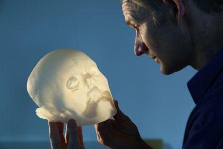 Artist Gary Staab with a 3-D print of the “Iceman”‘s face. (Photo: staabstudios.com)