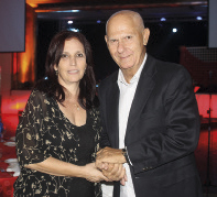 Gisela González Cerdeira, presidenta del CNAE, y el director artístico y Premio Honorífico Eduardo Valdés Rivero.