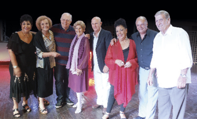 De izquierda a derecha los Premios Honoríficos Diana Rosa Suárez, Amada Morado, Carlos Padrón, Nilda Collado, Eduardo Valdés Rivero, Aurora Basnuevo, Enrique Molina y Rogelio Blaín.