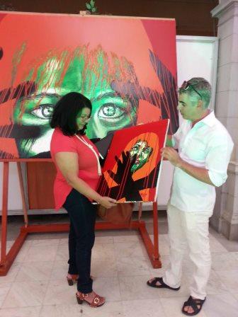 Irving entrega obra a CENESEX