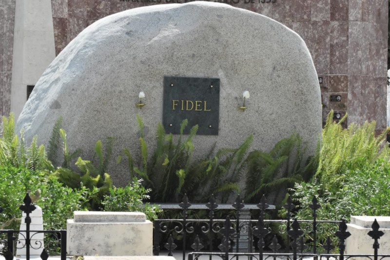 Piedra donde descansan los restos mortales del Comandante en Jefe Fidel Castro Ruz