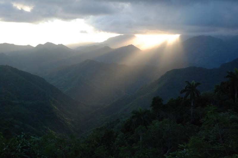 Vista del paisaje montañoso de Baracoa 