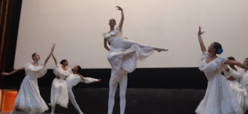 Ballet de Santiago de  Cuba ,"zapateo por derecho"