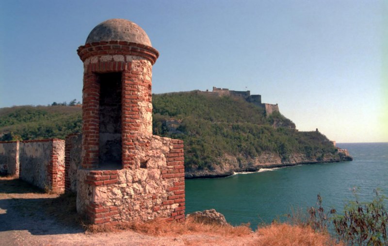 Vista de la Estrella y el Castillo del Morro