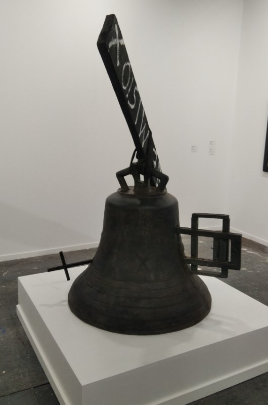 Antoni Tàpies. Escultura La campana 