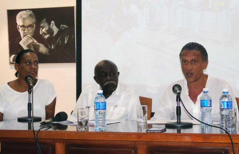 Conferencia de prensa Timbalaye