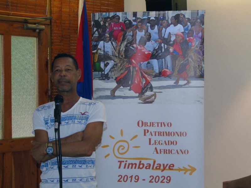 Organizador de Timbalaye conversa con la prensa