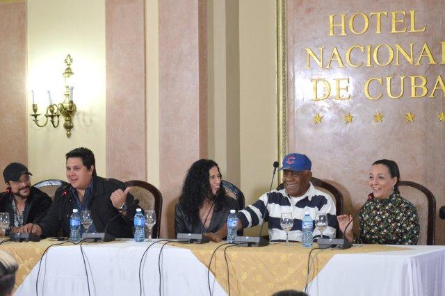 Durante la conferencia de prensa de Bailando en Cuba 
