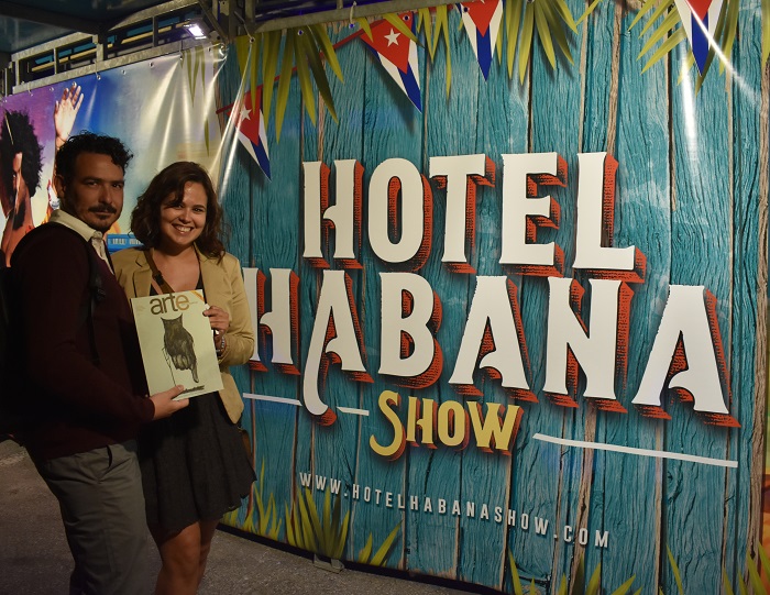 Dos holguineros en la inauguración de Hotel Habana Show