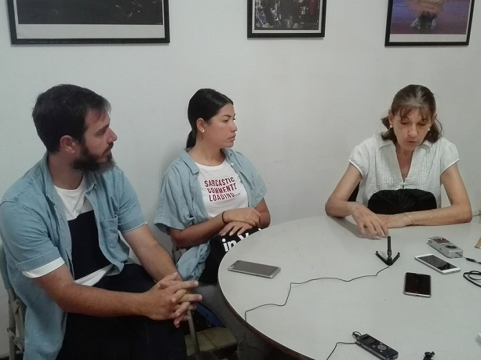 Encuentro de artistas cubanos asistentes a Venecia con la prensa