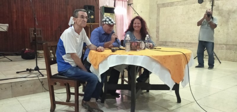 Presentaron el álbum, de izquierda a derecha: Orlando Pérez, asesor musical del proyecto; Frank Oropesa, director del Septeto Nacional; y Marianela Santos, Gerente de Comunicación de Bis Music. 