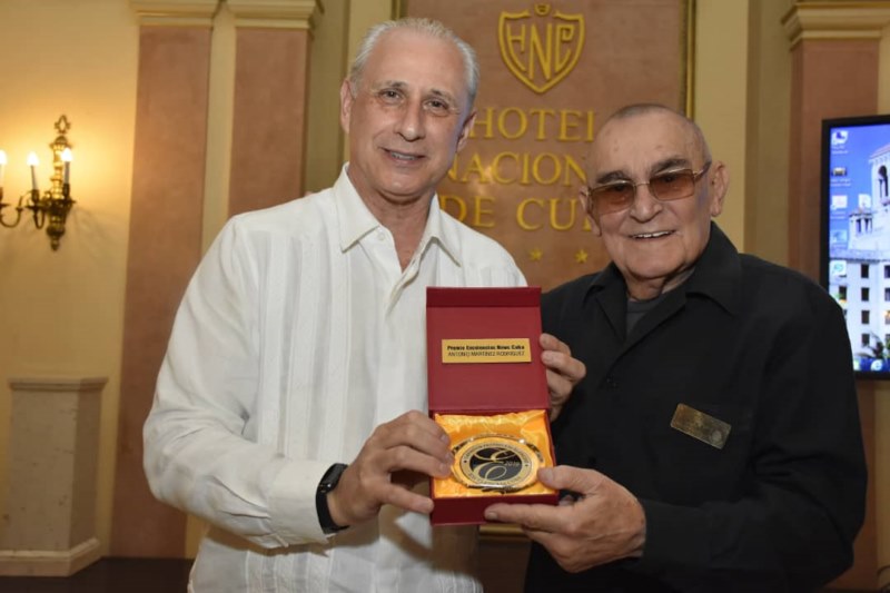 Premio Excelencias Cuba 2019 a Tony 